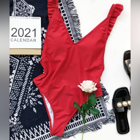 But one get one swimsuit - Picture 2 of 8